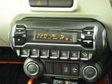オートエアコンを装備しておりますので、四季を通じて車内を快適な温度に保つことが出来ます!高級感が有りますね!