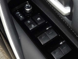 電動格納式ドアミラー・パワーウインドウを装備しています。