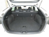 便利な6:4分割可倒式シートです。収納と乗車人数のバランスに優れています♪荷物の大きさに応じたラゲージスペースをフレキシブルに作り出せるので、シーンに応じた使い方ができます♪
