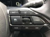 【ステアリングスイッチ】右です。ハンドルから手を離さず、運転に集中したまま手元でマルチインフォメーションディスプレイ内の表示切替などができます。