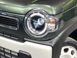 【LEDヘッドライト】悪天候や夜間走行時も良好な視界を確保し安心して運転できる高輝度LEDヘッドライトを装備!点灯速度が早く、消費電力も抑えられています。