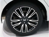◆純正のアルミホイールです!純正のいいところは車のデザインに合わせてアルミもデザインされていますので、相性がよく見た目も格好いいです。走行安定性も優れていますよ!◆