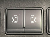 【両側パワースライドドア】スマートキーや運転席のスイッチで後席両側スライドドアの開閉が可能♪電動だから力を入れてドアを開ける必要が無く、小さなお子様でも簡単に開け閉めでき快適です♪