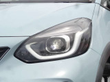 【LEDヘッドライト】悪天候や夜間走行時も良好な視界を確保し安心して運転できる高輝度LEDヘッドライトを装備!点灯速度が早く、消費電力も抑えられています。