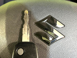 【キーレス】少し離れた場所からでもボタン一つでドアの開錠・施錠ができるのでとっても便利!ドアの鍵穴周りに傷をつけることもありません♪