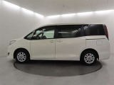 左側パワースライドドア付きだから、狭い駐車スペースなどでの 乗り降りラクラク!小さなお子さまのいるご家庭には嬉しい装備。