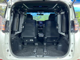普段のお買い物や通勤、送迎等に十分な荷室スペースを確保しております。セカンドシートを倒すと、大きな荷物の積載も可能です♪