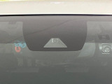 【プリクラッシュセーフティ】前方の車両等を検知し、衝突しそうな時は警報で注意を促し、ブレーキを踏む力をサポート。ブレーキを踏めなかった場合は衝突被害軽減ブレーキが作動、衝突回避をサポートします。
