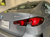 BMWの伝統の丸目4灯ヘッドライトでございます。LEDライトで視認性もよく明るく安全性の向上につながります。