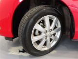 タイヤサイズは175/65R15です。