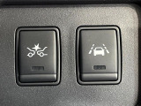 【インテリジェントLI】走行中の車線からはみ出しそうな時、警告音と共にステアリングとブレーキを制御し、車線内を走行する様にアシスト。より安全な運転をサポートしてくれます!