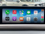 お手元のスマートフォンと接続して頂く事で使用可能な「Apple CarPlay/Android Auto」電話の応答は勿論、メッセージの受信やLINE、音楽接続からナビアプリの使用まで幅広く活躍致します。