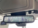 【デジタルインナーミラー】後席の大きな荷物や同乗者で後方が確認しづらい時でも安心!カメラが撮影した車両後方の映像をルームミラー内に表示。クリアな視界で状況の確認が可能です!