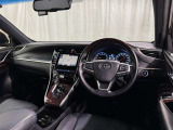 運転の際、常に目にする部分だけにシックで飽きのこないデザインが良いですね。