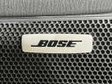 【BOSEサウンドシステム】メーカーオプションの高品位サウンドシステムを搭載。専用のチューニングが施された大小様々なスピーカーから良質なサウンドが奏でられ、臨場感あふれる音響空間を演出します。