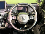 インテリアに合わせたデザインのステアリングは、運転される方のことも考え、運転しやすい形状、大きさです。是非一度、実際に触ってお確かめください。