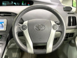 インテリアに合わせたデザインのステアリングは、運転される方のことも考え、運転しやすい形状、大きさです。是非一度、実際に触ってお確かめください。