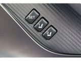 運転席のシートポジションを記憶させることができます。ボタンを押すと設定したポジションに電動で移動してくれます。