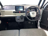 分かりやすく操作しやすい運転席まわりです☆