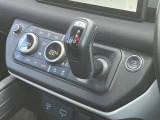 【ギアシフト(レザー) メーカーop価格￥30000 】レザーギアシフトは握りやすく滑らない仕様となっています。どのような条件下でも適切なシフト操作が行えます。