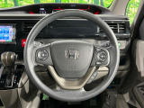 インテリアに合わせたデザインのステアリングは、運転される方のことも考え、運転しやすい形状、大きさです。是非一度、実際に触ってお確かめください。