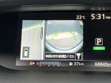 アラウンドビューモニターは前方や側面を映し出すことも可能ですので発進時の確認や幅寄せ離合時などにとても便利です。
