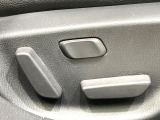 【パワーシート】スイッチ一つで簡単にシートの微調整が可能!電動だから力もいりません!快適なシートポジションにセットして、快適なドライブをお楽しみください。