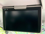 【フリップダウンモニター】大画面モニターで後席でもエンタメをお楽しみいただけます。小さなお子様にも大人気の装備です♪
