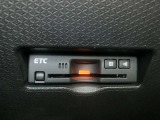 ETC車載器もビルトインタイプで取り付けられておりますので、高速道路の料金所をストレスなく通過して頂けます♪最近ではマストのアイテムですね!