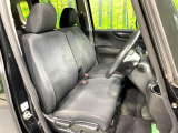 運転席まわりには十分なスペースがあり、大柄な方でもゆったり運転していただける環境です。