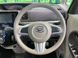 インテリアに合わせたデザインのステアリングは、運転される方のことも考え、運転しやすい形状、大きさです。是非一度、実際に触ってお確かめください。