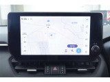 ディスプレイオーディオを装備。スマホとクルマをつなぐことで、これまでのナビに加えて、いろんなサービスが楽しめます。