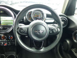 弊社では全車両の事前点検整備を行っております。またご納車前に再度点検整備を行い、全国ご自宅前までご納車致します。正規ディーラーならではのクオリティと安心をお届けしております!