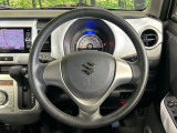インテリアに合わせたデザインのステアリングは、運転される方のことも考え、運転しやすい形状、大きさです。是非一度、実際に触ってお確かめください。