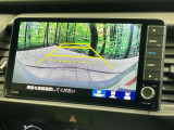 【バックカメラ】駐車時に後方がリアルタイム映像で確認できます。大型商業施設や立体駐車場での駐車時や、夜間のバック時に大活躍!運転スキルに関わらず、今や必須となった装備のひとつです!