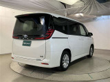 車検や点検・整備も大阪トヨペットにお任せください。お客様の快適なカーライフを長く安心サポートいたします。