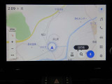 純正ナビを装備。タッチパネル式で使いやすく、お出かけもラクラクです。