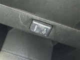 充電用USB端子付き。スマートフォンなどの充電に便利です。