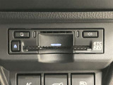 高速道路で便利な【ETC2.0】を装備しています。光ビーコン搭載で渋滞情報などナビゲーションと連動することで機能も充実いたします。他、観光施設に立ち寄るための高速料金割引サービス等もございます。