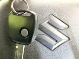 【キーレス】少し離れた場所からでもボタン一つでドアの開錠・施錠ができるのでとっても便利!ドアの鍵穴周りに傷をつけることもありません♪