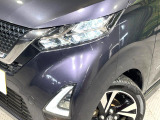 【LEDヘッドライト】悪天候や夜間走行時も良好な視界を確保し安心して運転できる高輝度LEDヘッドライトを装備!点灯速度が早く、消費電力も抑えられています。