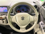 インテリアに合わせたデザインのステアリングは、運転される方のことも考え、運転しやすい形状、大きさです。是非一度、実際に触ってお確かめください。