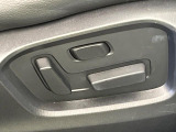 【パワーシート】スイッチ一つで簡単にシートの微調整が可能!電動だから力もいりません!快適なシートポジションにセットして、快適なドライブをお楽しみください。