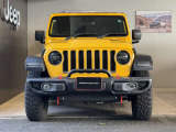 Jeep伝統の丸目のヘッドライトにセブンスロットグリル!一目でJeepだとわかります。