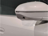 【BMWミラー】視認性の高いスタイリッシュなミラー。自動防眩機能も付いており夜間のドライビングをサポートします。