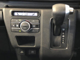 温度を設定すれば、自動で車内の温度管理をしてくれる優れものです♪ATミッションで運転楽々
