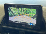 【バックカメラ】駐車時に後方がリアルタイム映像で確認できます。大型商業施設や立体駐車場での駐車時や、夜間のバック時に大活躍!運転スキルに関わらず、今や必須となった装備のひとつです!