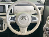 インテリアに合わせたデザインのステアリングは、運転される方のことも考え、運転しやすい形状、大きさです。是非一度、実際に触ってお確かめください。