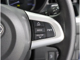ステアリングのスイッチでメーター内の画面の設定を変更可能です。