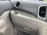 車検証や貴重品、小物を収納できます。